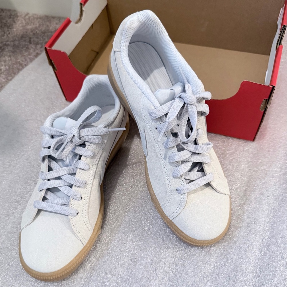 Woman’s Size 6.5 NIKE COURT ROYALE SUEDE